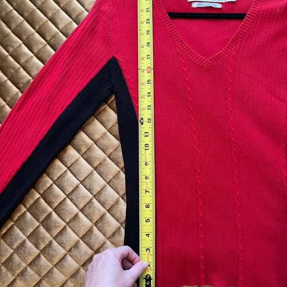 Tommy Hilfiger Women's Red and Black Color Block V neck Long Sleeve Sweatrer - Picture 5 of 6